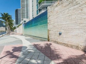 335 S Biscayne Blvd UPH02, Miami FL 33131