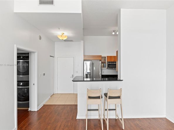 335 S Biscayne Blvd UPH02, Miami FL 33131