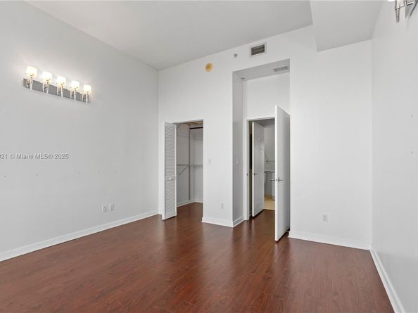 335 S Biscayne Blvd UPH02, Miami FL 33131