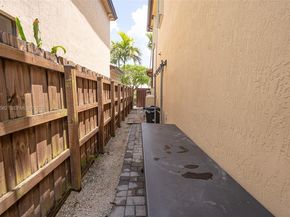 2604 NE 1st St, Homestead FL 33033