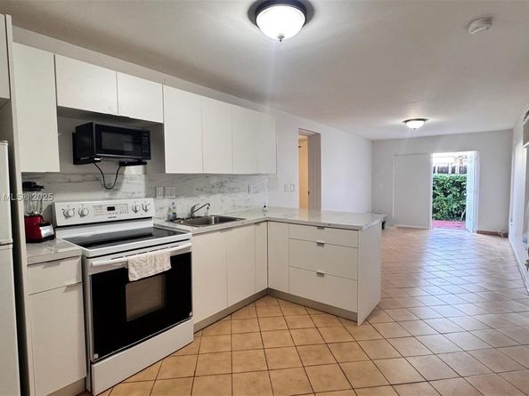 11570 SW 5th St, Sweetwater FL 33174