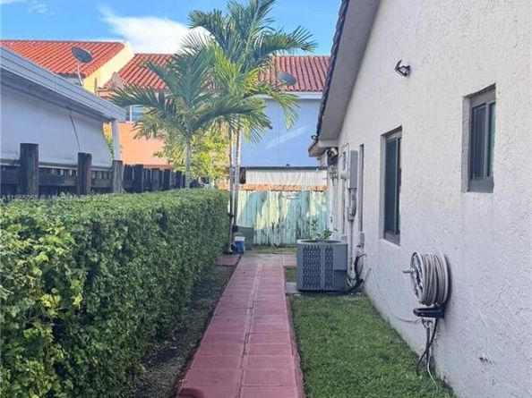 11570 SW 5th St, Sweetwater FL 33174
