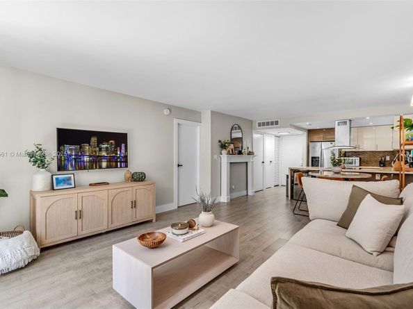 20367 W Country Club Dr L25, Aventura FL 33180