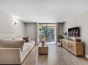 20367 W Country Club Dr L25, Aventura FL 33180