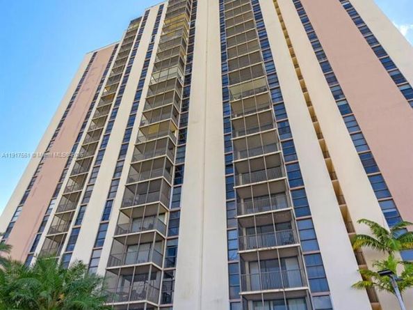 20367 W Country Club Dr L25, Aventura FL 33180