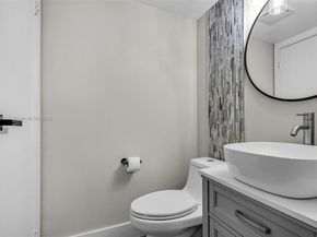 20367 W Country Club Dr L25, Aventura FL 33180