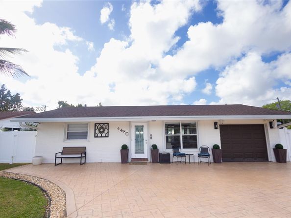 4480 NW 61st St, North Lauderdale FL 33319