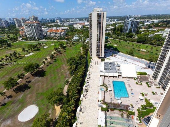 20379 W Country Club Dr 2636, Aventura FL 33180