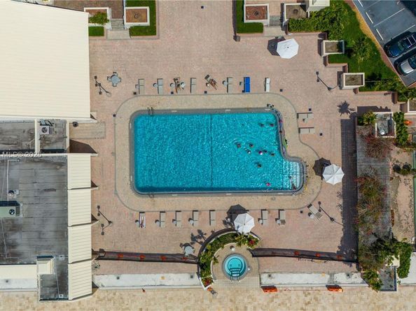 20379 W Country Club Dr 2636, Aventura FL 33180