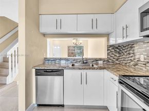 60 Key West Ct 60, Weston FL 33326