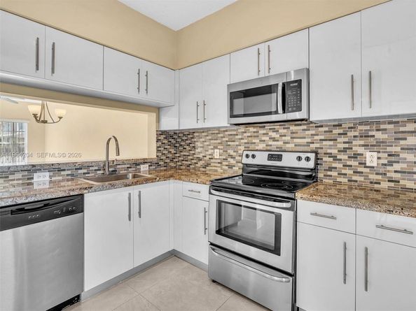 60 Key West Ct 60, Weston FL 33326
