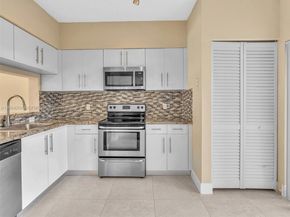 60 Key West Ct 60, Weston FL 33326