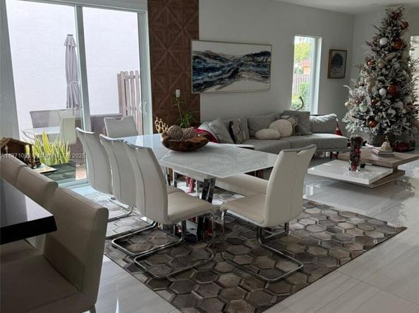 10912 NW 58th Ter, Doral FL 33178