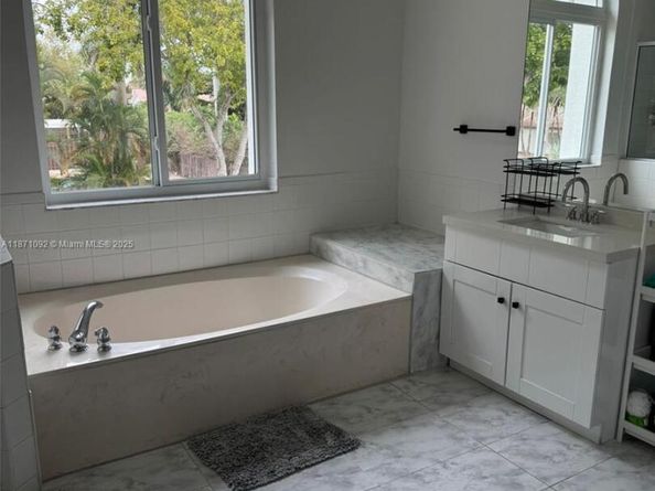 10912 NW 58th Ter, Doral FL 33178