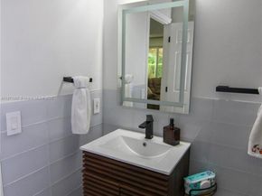 10912 NW 58th Ter, Doral FL 33178