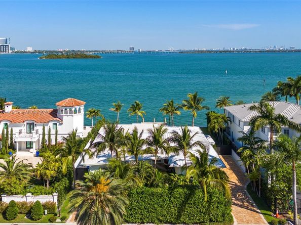 1011 N Venetian Dr, Miami FL 33139