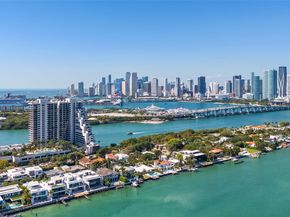 1011 N Venetian Dr, Miami FL 33139