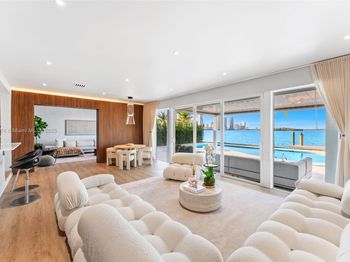 1011 N Venetian Dr