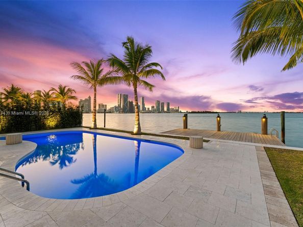 1011 N Venetian Dr, Miami FL 33139