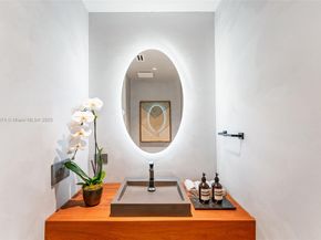 1011 N Venetian Dr, Miami FL 33139