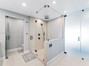 1011 N Venetian Dr, Miami FL 33139