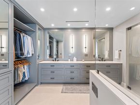 1011 N Venetian Dr, Miami FL 33139