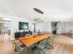 1011 N Venetian Dr, Miami FL 33139