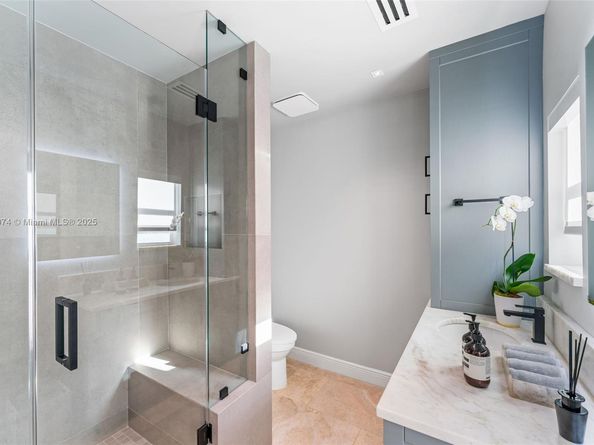 1011 N Venetian Dr, Miami FL 33139