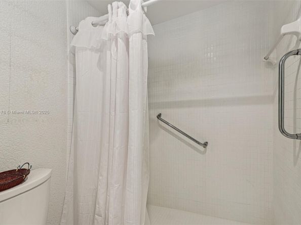 4350 Hillcrest Dr 303, Hollywood FL 33021