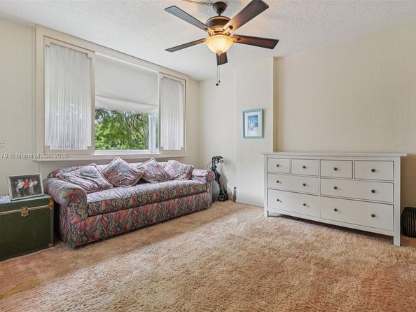 4350 Hillcrest Dr 303, Hollywood FL 33021