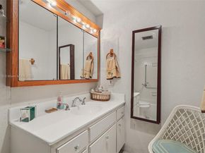 4350 Hillcrest Dr 303, Hollywood FL 33021
