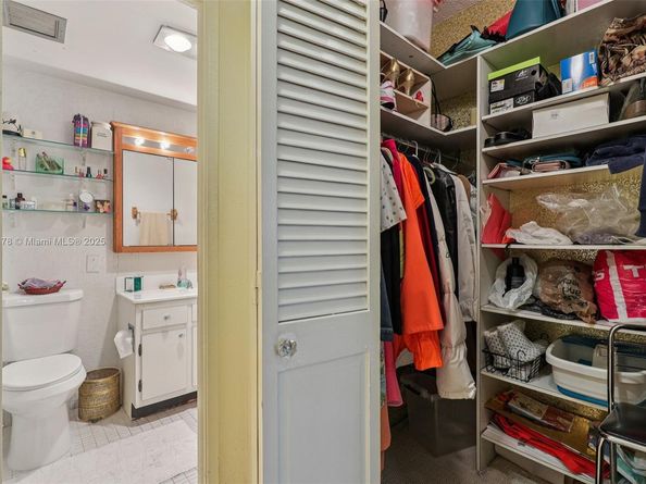 4350 Hillcrest Dr 303, Hollywood FL 33021