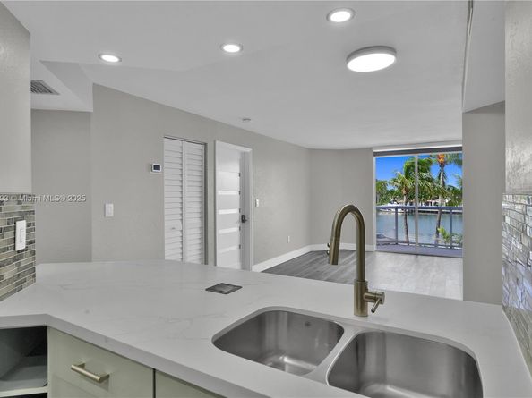 5880 Collins Ave 403, Miami Beach FL 33140