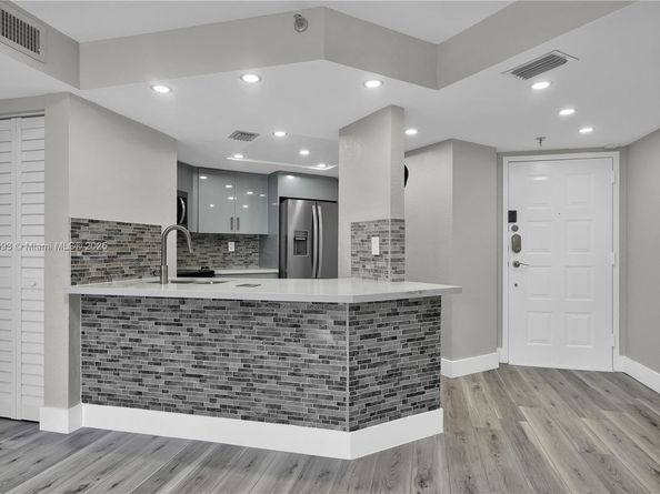 5880 Collins Ave 403, Miami Beach FL 33140