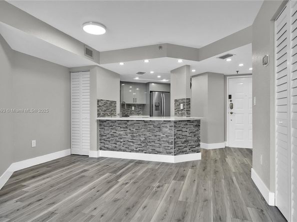 5880 Collins Ave 403, Miami Beach FL 33140