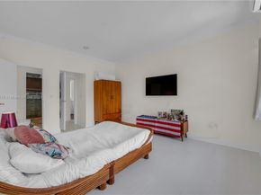 4710 Pine Tree Dr 26, Miami Beach FL 33140