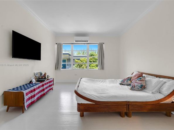 4710 Pine Tree Dr 26, Miami Beach FL 33140