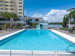 4710 Pine Tree Dr 26, Miami Beach FL 33140