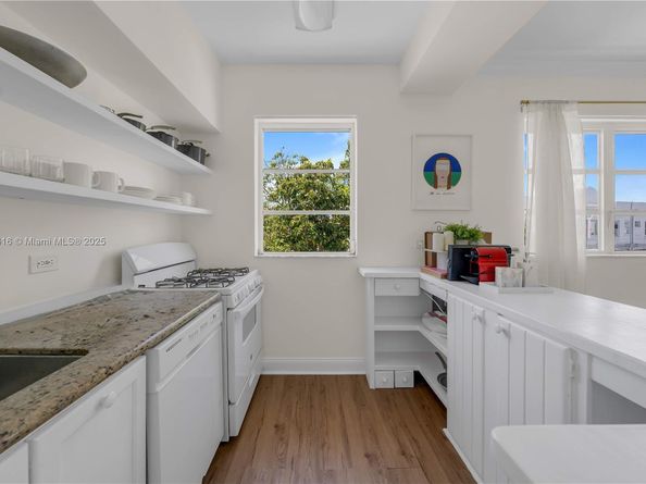 4710 Pine Tree Dr 26, Miami Beach FL 33140
