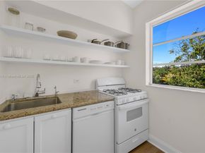 4710 Pine Tree Dr 26, Miami Beach FL 33140