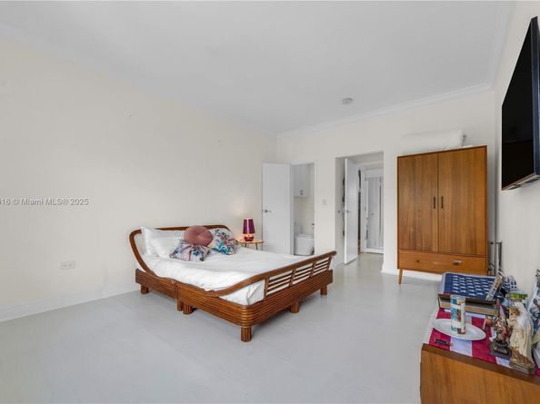 4710 Pine Tree Dr 26, Miami Beach FL 33140