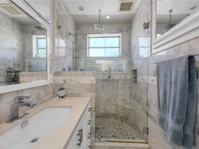 4710 Pine Tree Dr 26, Miami Beach FL 33140