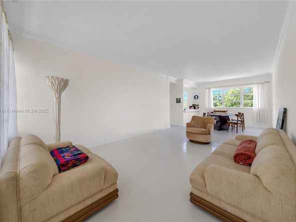 4710 Pine Tree Dr 26, Miami Beach FL 33140