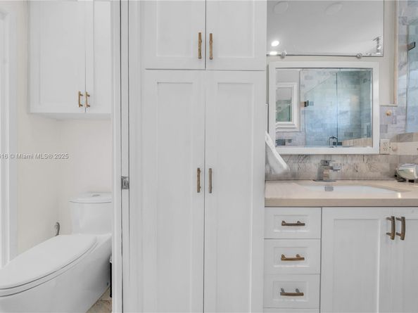 4710 Pine Tree Dr 26, Miami Beach FL 33140