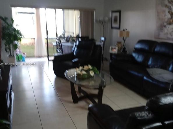 10253 NW 9th St Cir 1026, Miami FL 33172