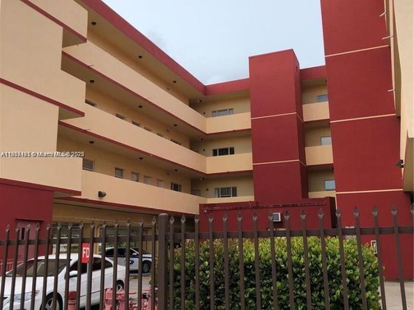 1627 NW 18th St 304, Miami FL 33125