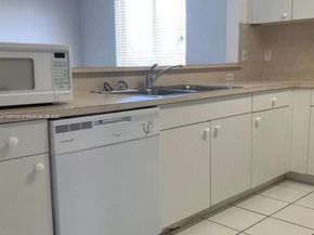 1627 NW 18th St 304, Miami FL 33125