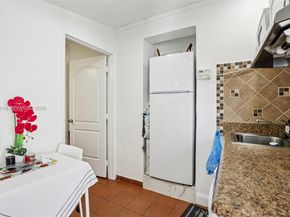 1900 SW 87th Ct, Miami FL 33165