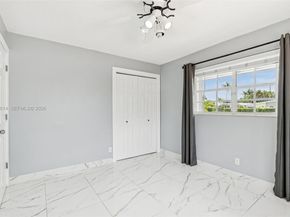 1900 SW 87th Ct, Miami FL 33165