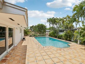 1900 SW 87th Ct, Miami FL 33165